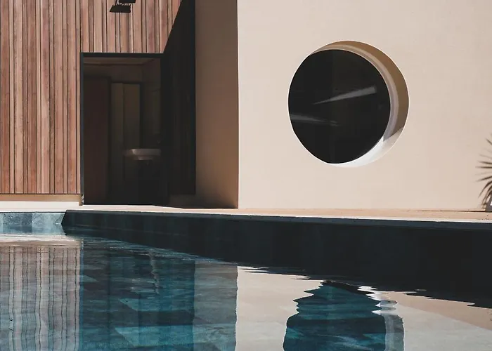 Saint-Vincent-sur-Jard Hotels