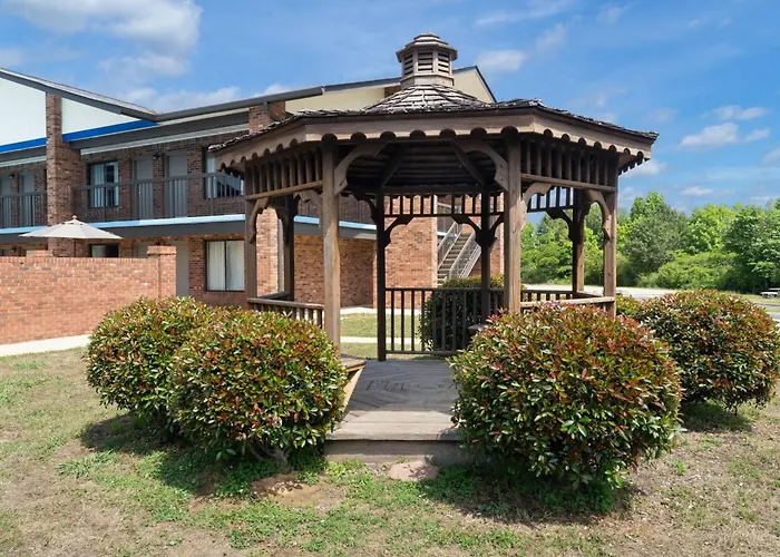 Clanton Hotels