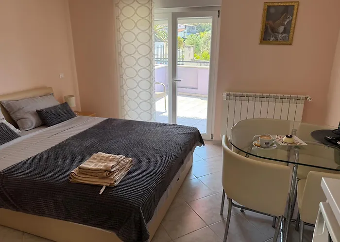 ApartHotel Viola Pjescana Uvala