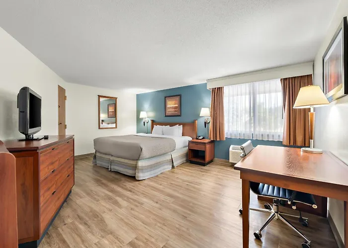 Black River Falls Hotels