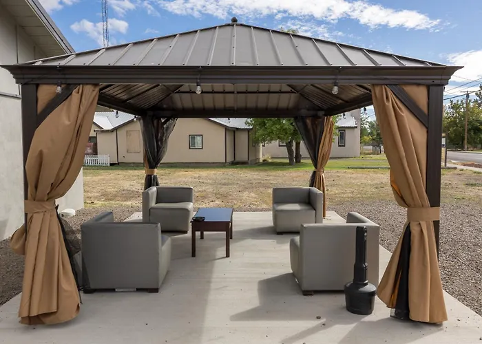 Lakeview Hotels
