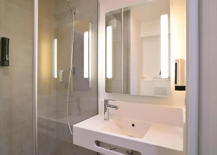 Dreux Hotels