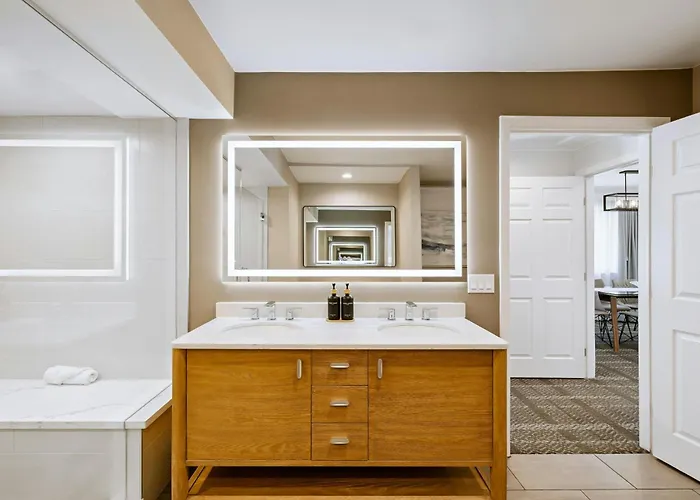 Oxnard Hotels