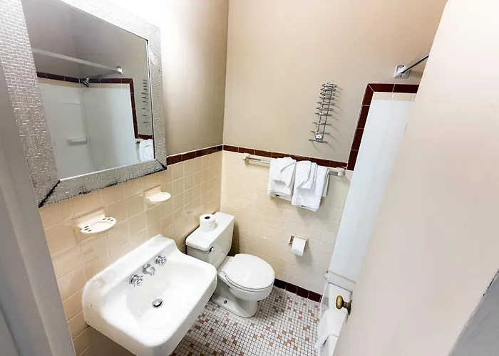 Majestic Hotel & Apartments