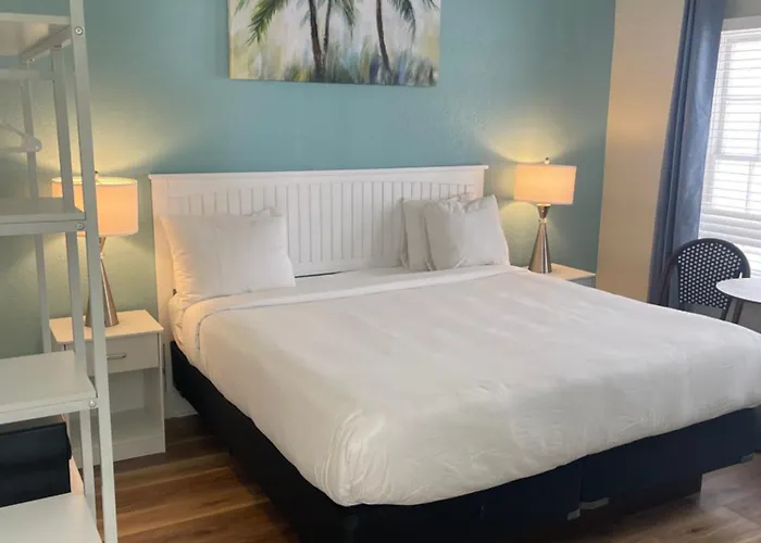 Nyah - Adult Exclusive Bed & Breakfast Key West