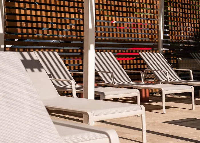 Saint-Cyr-sur-Mer Hotels