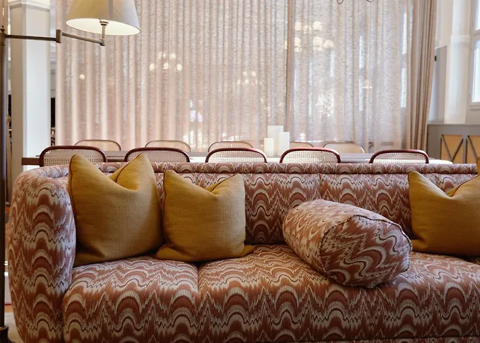 Hypernym Hotel & Suites