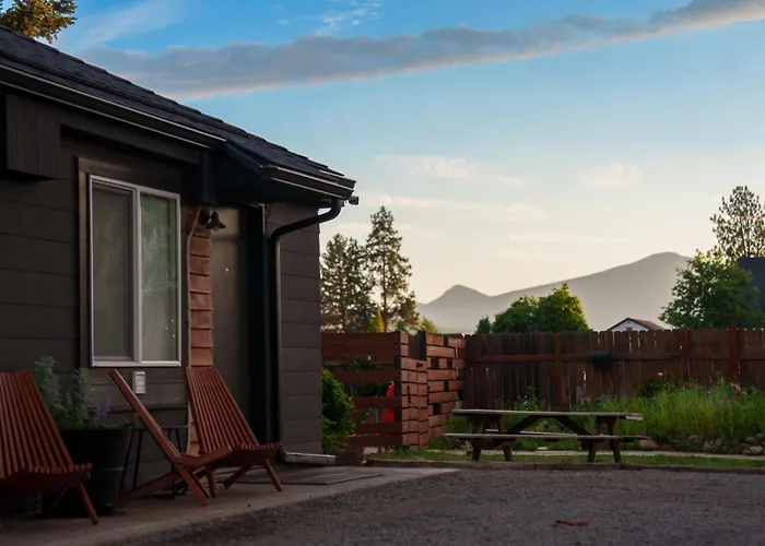 Left Coast Lodge - Pet Friendly