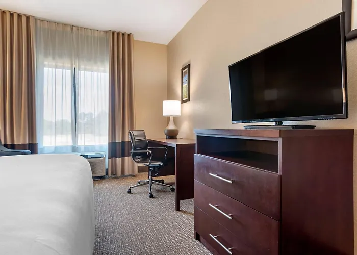 Comfort Inn & Suites Clinton - Jackson West
