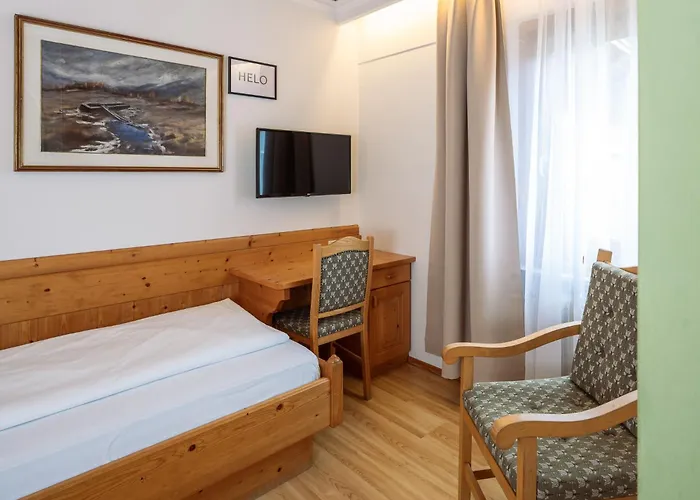 Hotel Hell Monguelfo-Tesido / Welsberg-Taisten