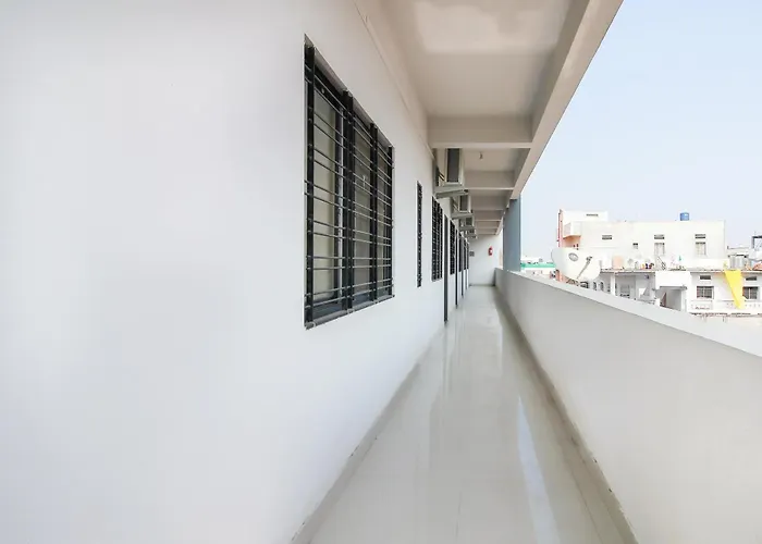Hotels in Bāsar