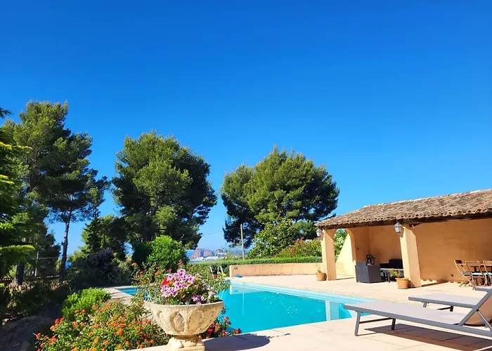 Chambre privée, piscine, pool house, cuisine d'été La Ciotat