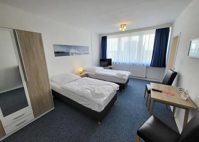 Hotels in Dobbin-Linstow