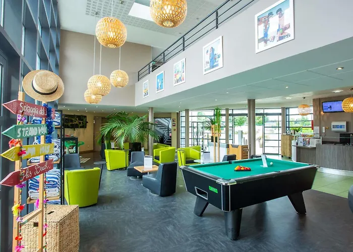 Hôtel Ibis Styles Bourges - Piscine extérieure chauffée - Restaurants à proximité
