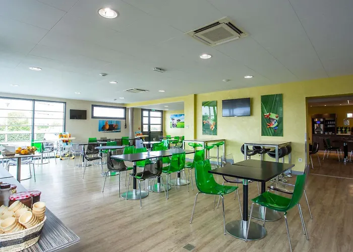 Hôtel Ibis Styles Bourges - Piscine extérieure chauffée - Restaurants à proximité