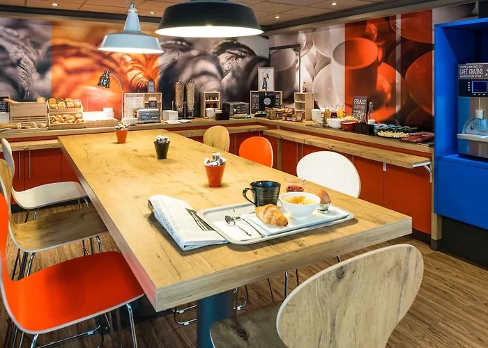 Hotel ibis Paris Pont de Suresnes Longchamp
