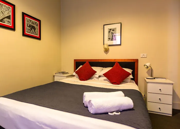 Woods Point Hotels