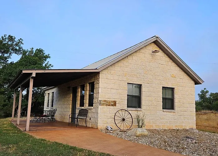 Breezy Hills Cottages - Moonlight Cottage