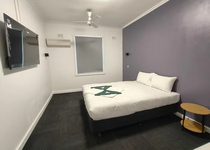 Hotels in Bordertown