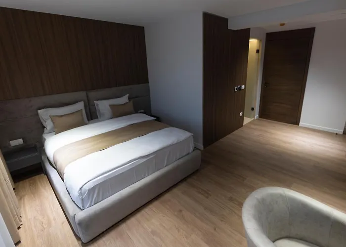 Velura Hotel