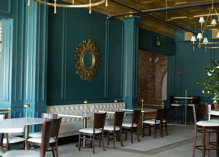 Luxury Hotels in Albany