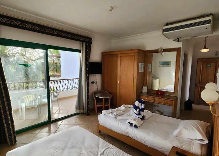 Royal Beach - Ras Suder