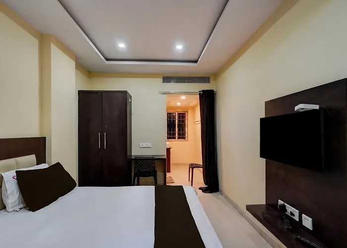 Townhouse Kanithi Road Formerly Rr Function Hall Luxury Rooms