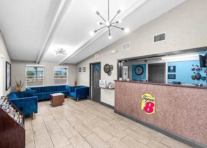 Lantana Hotels