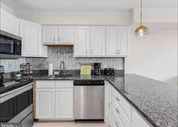 Modern Renovated Condo - 90 Steps To Beach - Ocmd