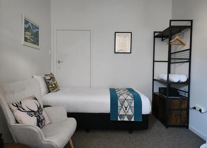 Pirongia Hotels