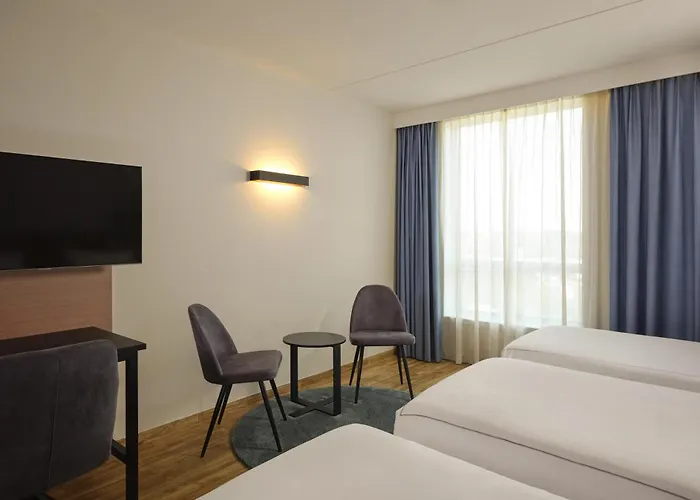 Hotels in Lijnden