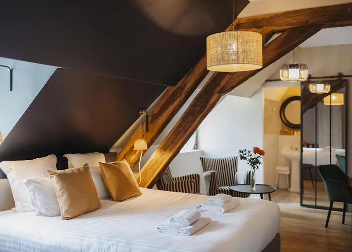 Varennes-Jarcy Hotels