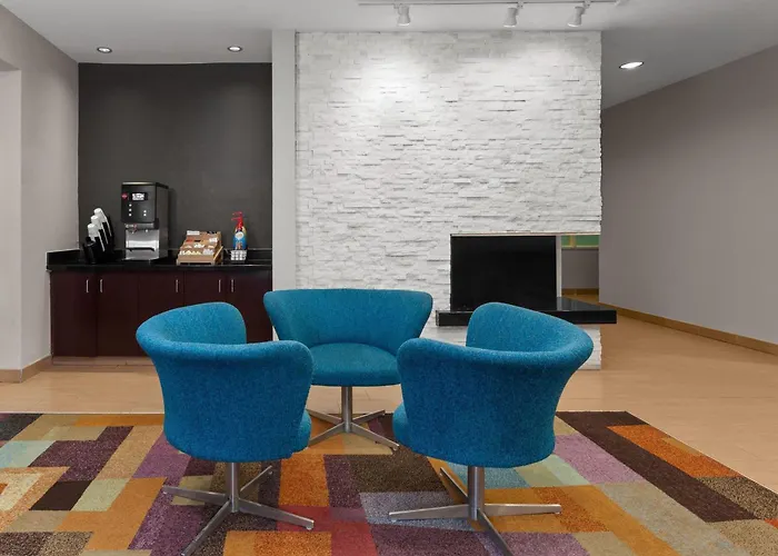 Wingate By Wyndham Oshkosh Hotel