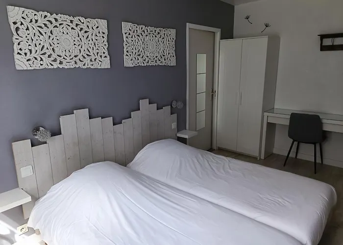 Plonevez-Porzay Hotels
