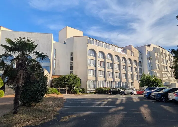 Résidence avec Piscine face au port 200m plage La Rochelle 
