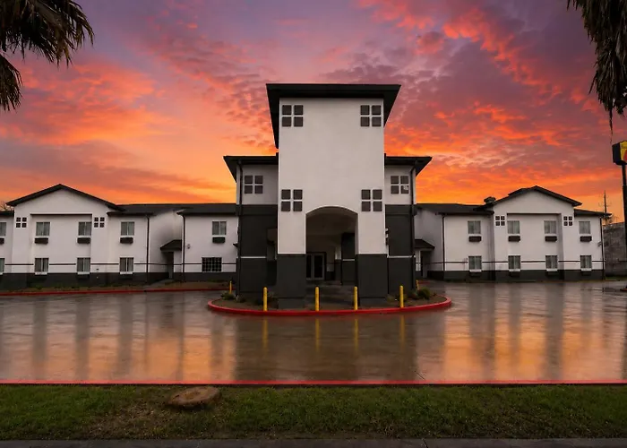 Super 8 By Wyndham Brenham Tx