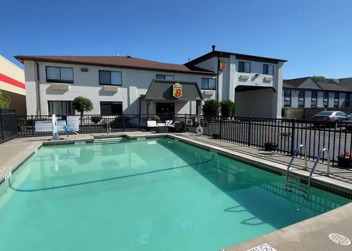 Super 8 By Wyndham Niagara Falls