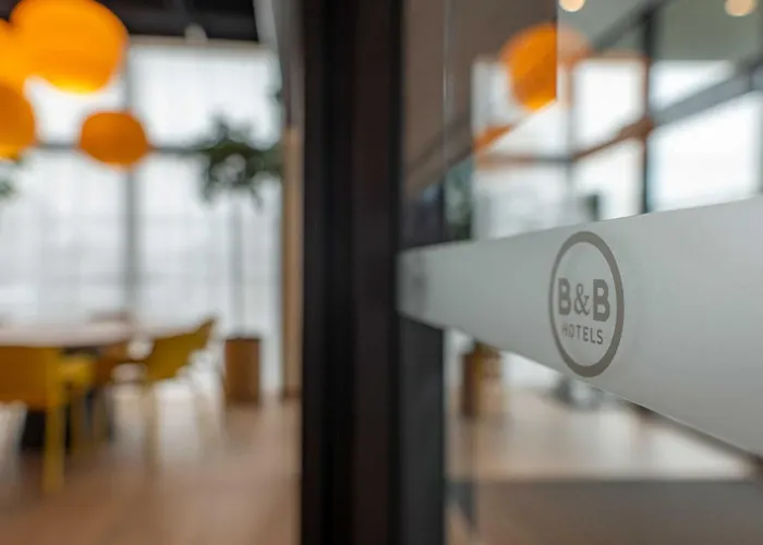 B&B HOTEL Nîmes Centre Arènes