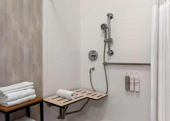 Thomaston Hotels