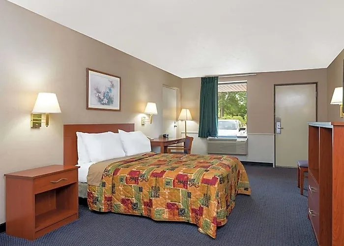 Elizabethtown Hotels