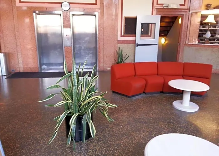 Hotel Riviera Newark