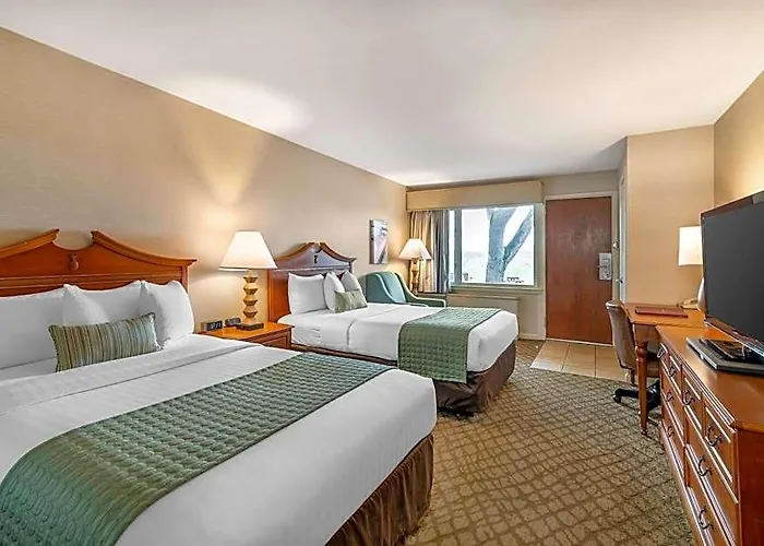 Ogdensburg Hotels