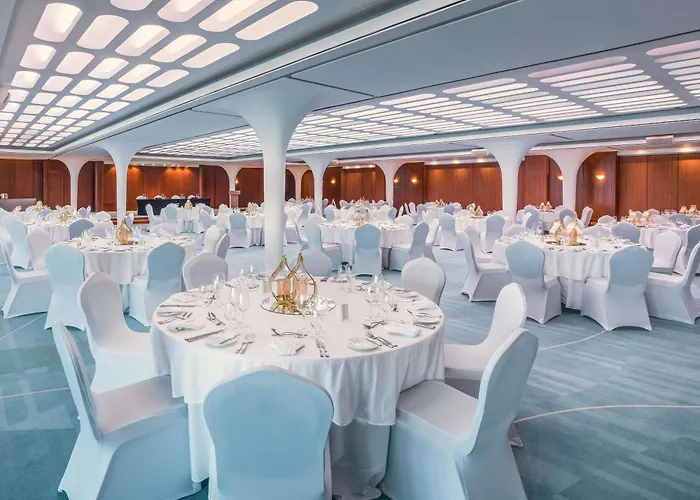 Queen Elizabeth 2 Hotel