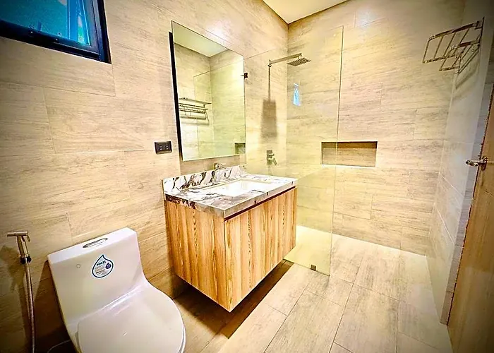 Exclusive 5-Br Villa 2 Pools Fast Dual Wi-Fi