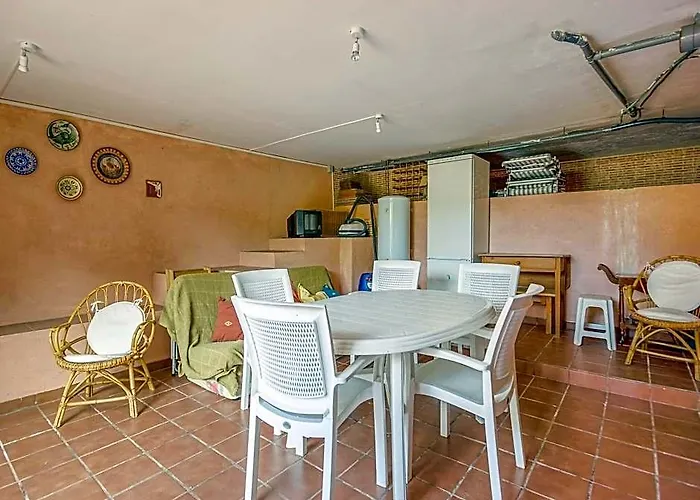 Belvilla By Oyo Villa Cadi