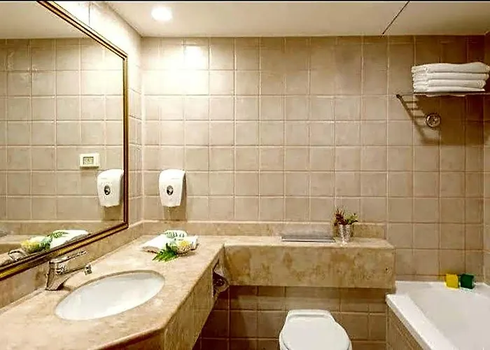 11Go To Bat Yam Balcony/Pool/Parking!