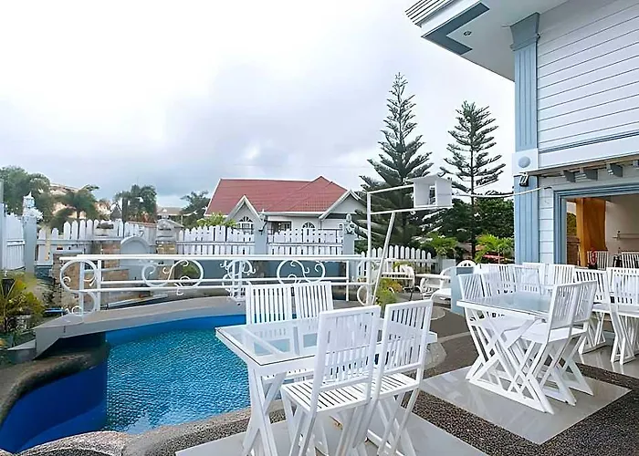 Reddoorz Premium @ The Grand Peninsula Suites