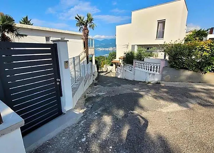 Urban Oasis - Private Fenced Garden With Bbq Area