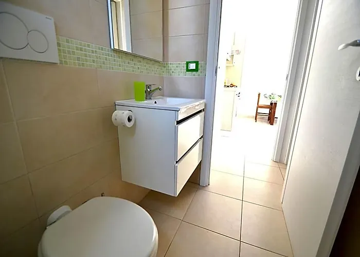 Charming Apartment In Central Location With Air Conditioning Pets