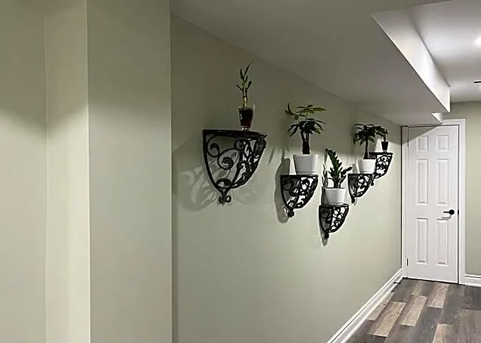 Two Bedroom Basement Ensuite 15 Mins From The Niagara Falls